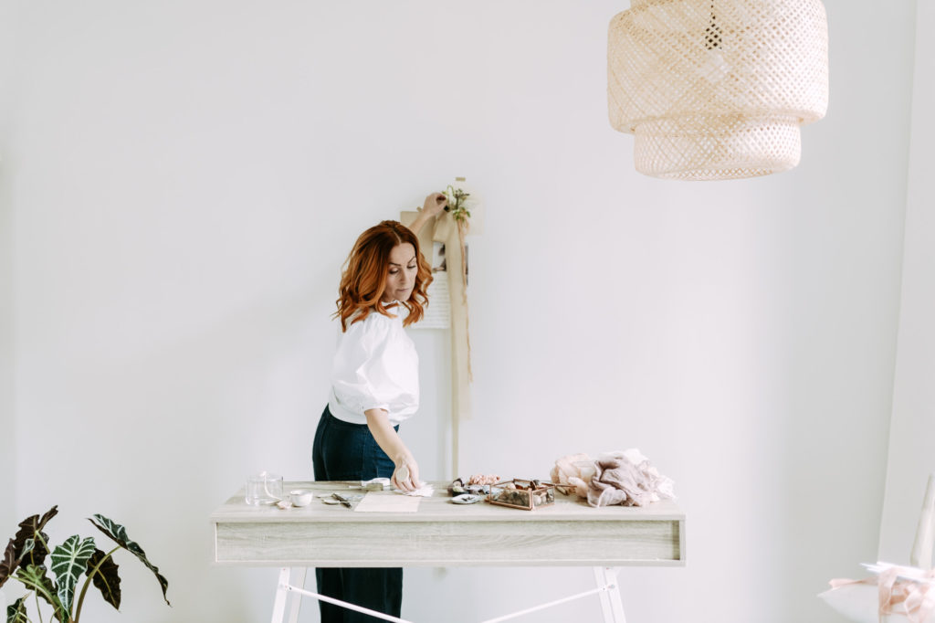 stailatut tuotekuvat, valokuvauksen suunnittelu yritykselle, yrityksen brändikuvat